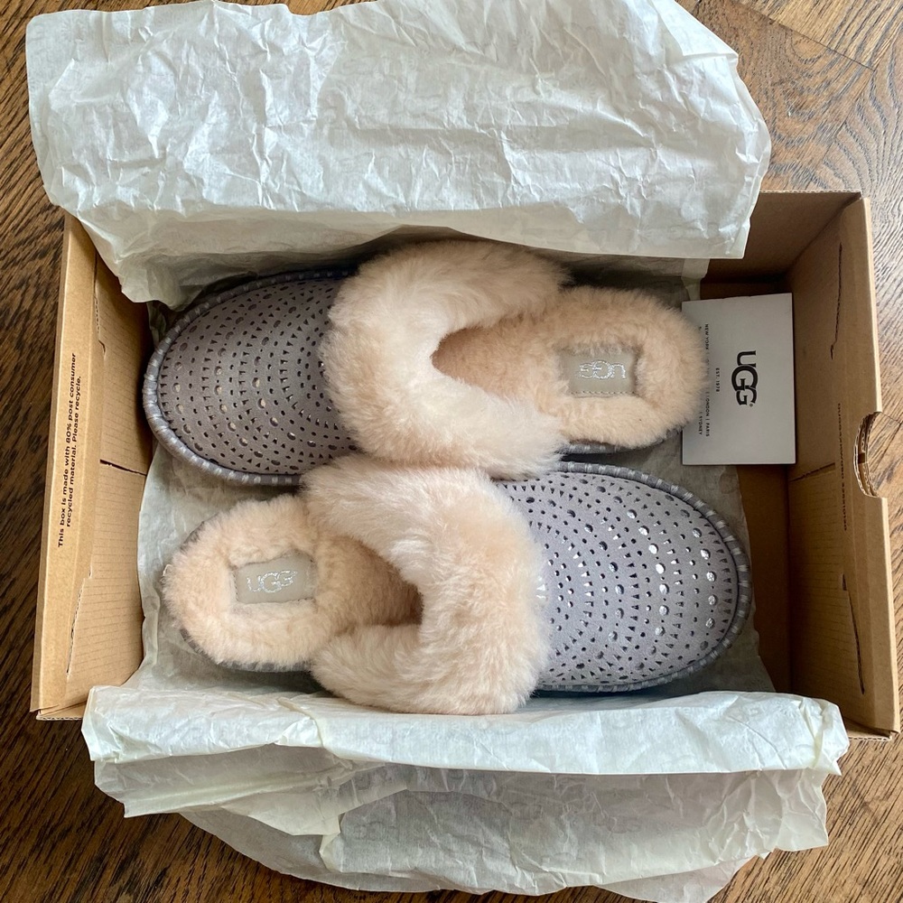 UGG AIRA SUNSHINE PERF SEAL SLIPPERS Size 9